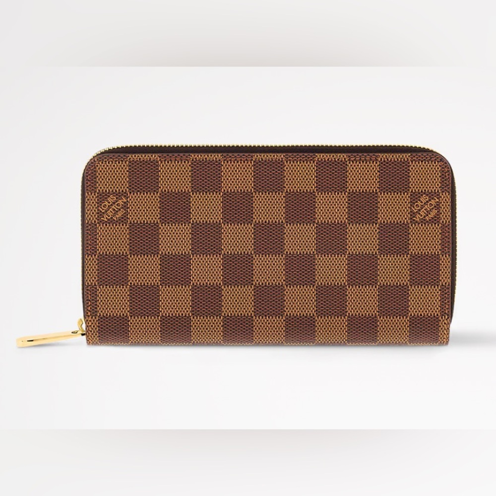 Louis Vuitton Damier Zippy Wallet - GREAT condition. Original receipt included.